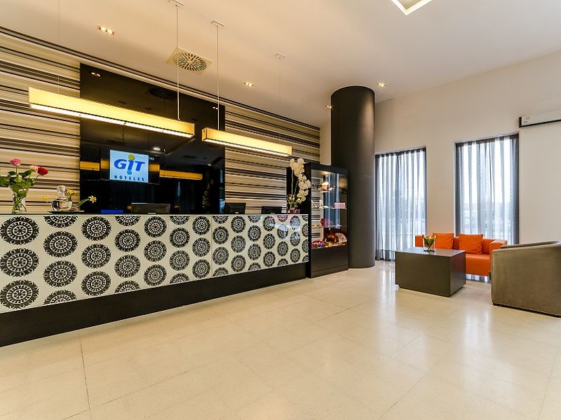 Hotel Yit Vía Sevilla Mairena